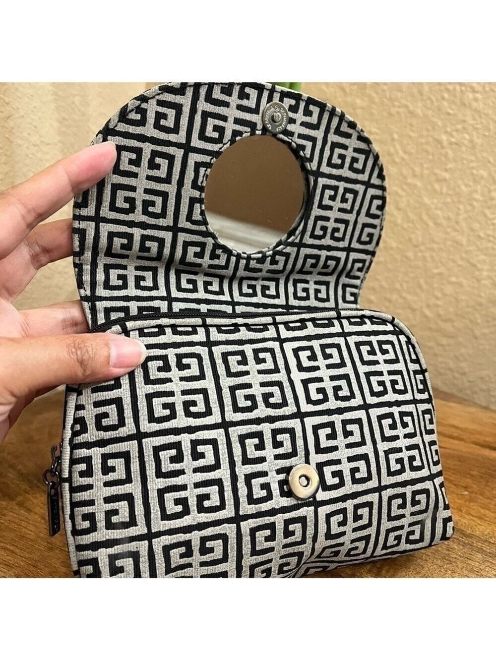 GIVENCHY NOVELTY POUCH - Picture 11 of 14